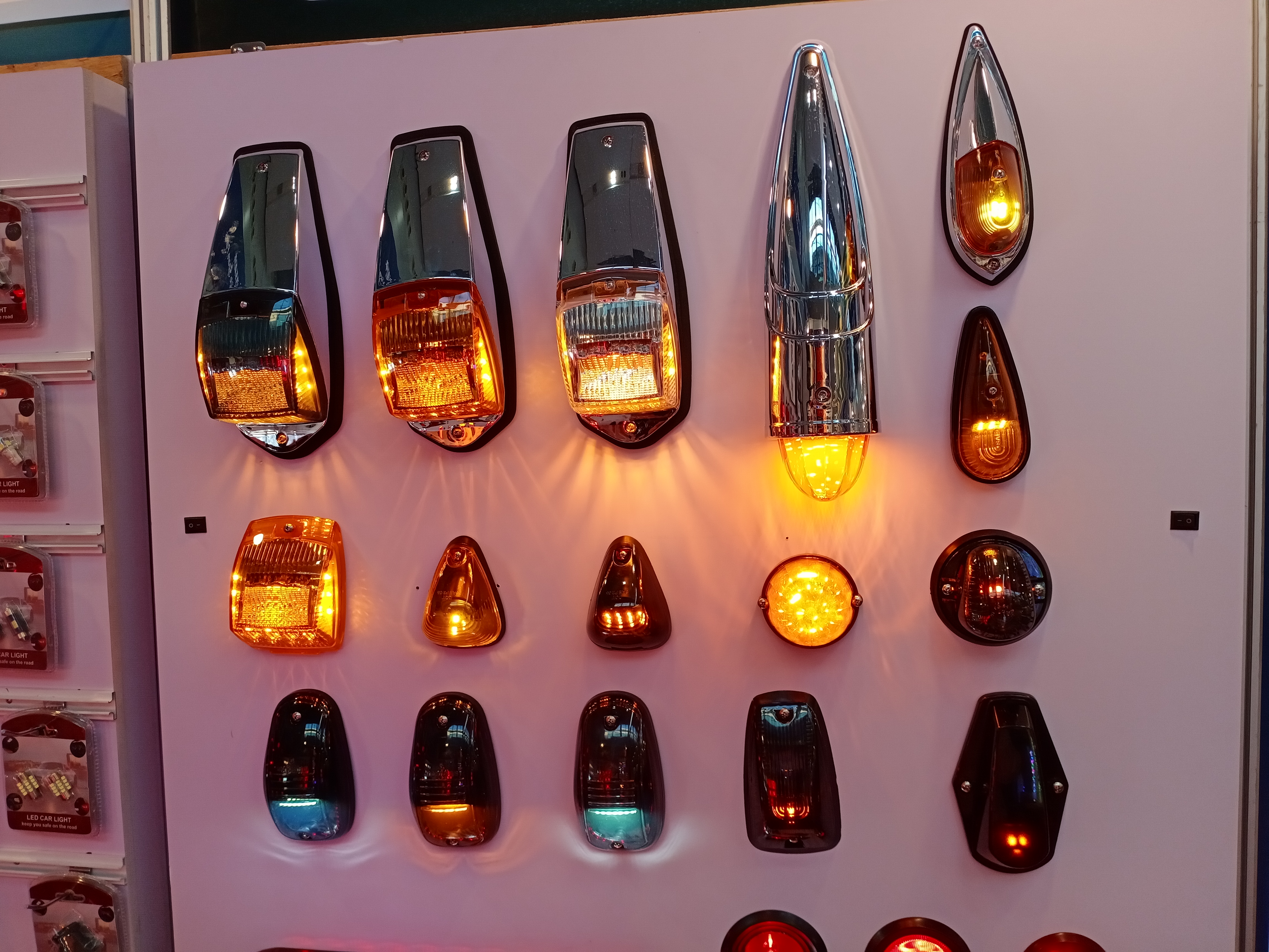 Luce di lavoro a LED a prova d'acqua, luce di lavoro a LED a caldo, luce di lavoro a LED automobilistico, luce di lavoro a LED regolabile, migliore luce di lavoro a LED con supporto