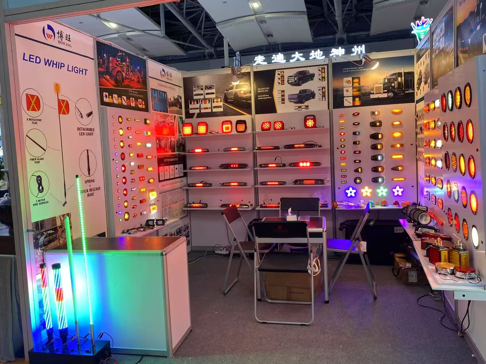 Fabbrica di luci delle auto, azienda, produttore, Made in Cina, luce della coda, luce di lavoro, luce laterale, luce del camion